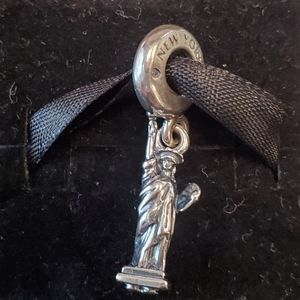 Pandora Statue of Liberty Charm N.Y.